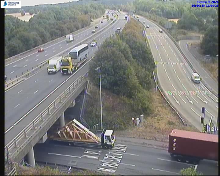 Click for full screen live camera. M4 52917 J13