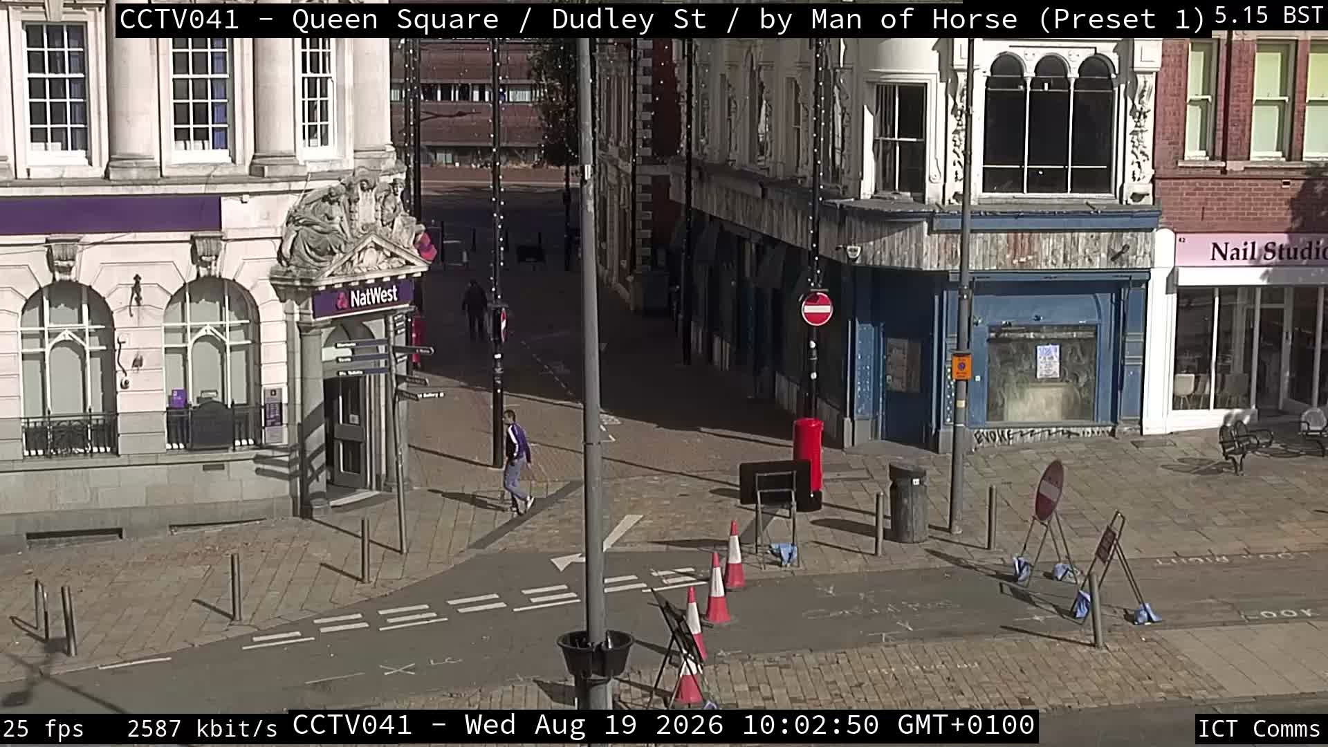 Click for full screen live camera. Queen Square